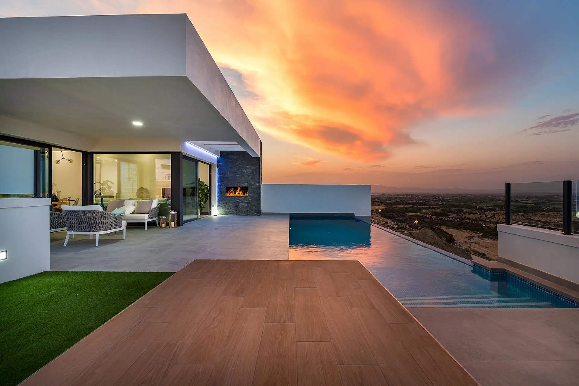 Luxury villa with infinity pool on the Costa Blanca, Spain